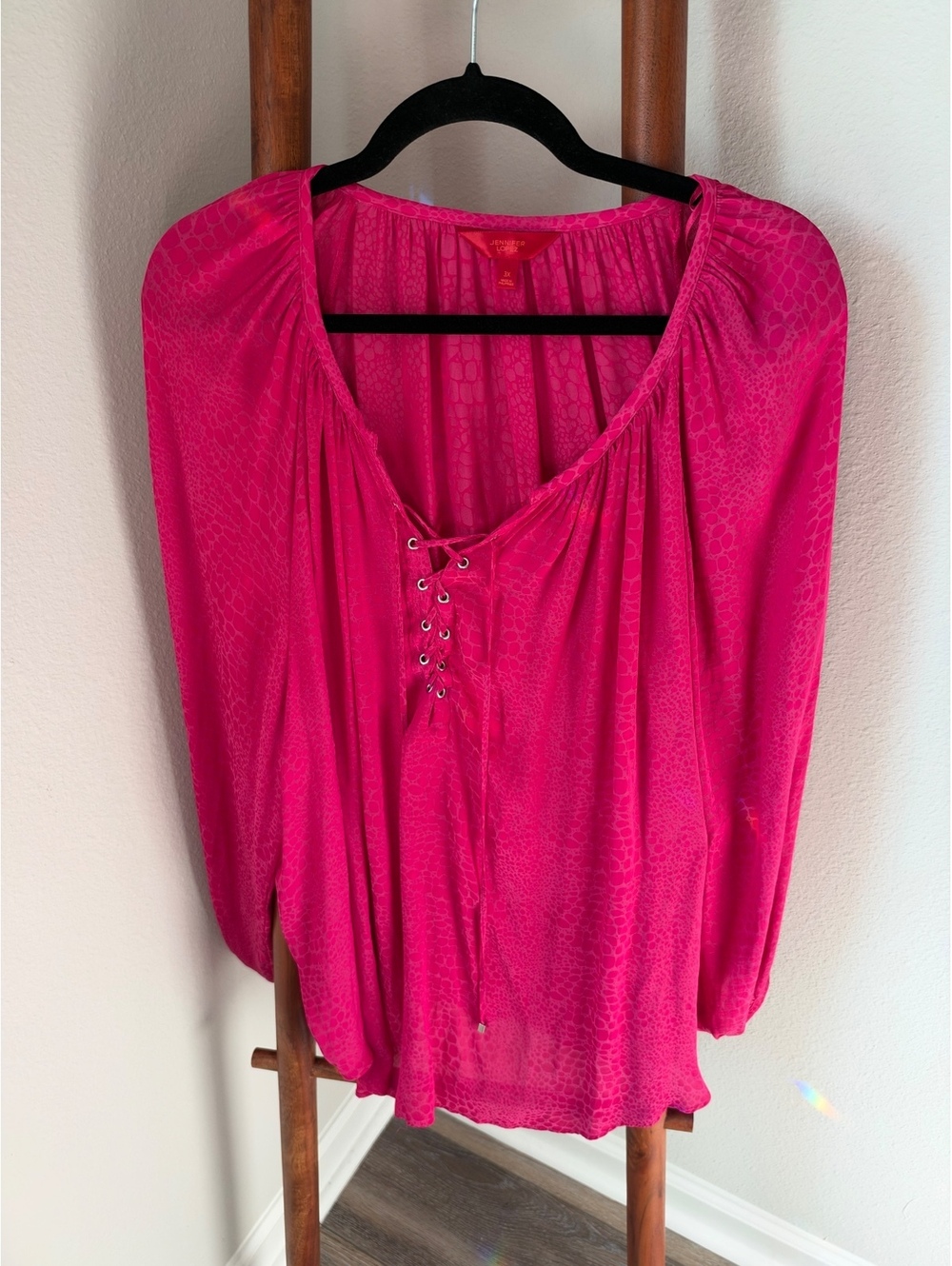 Jennifer Lopez 3X Pink Lace-Up Front Blouse with Textured Pattern and Long Slee袖